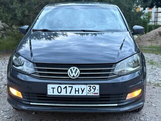 2018 Volkswagen Polo V Рестайлинг, серый, 900000 рублей, вид 2