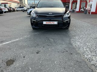 2019 Kia Rio IV, чёрный, 1490000 рублей, вид 2