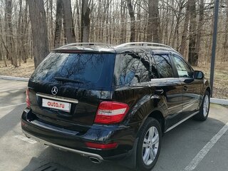 2009 Mercedes-Benz M-Класс 300 II (W164) Рестайлинг, чёрный, 1950000 рублей, вид 3