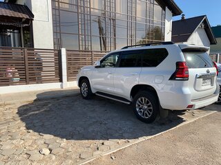 2020 Toyota Land Cruiser Prado 150 Series Рестайлинг 3, белый, 8509000 рублей, вид 3