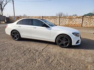 2017 Mercedes-Benz E-Класс 200 V (W213, S213, C238), белый, 3000000 рублей, вид 4