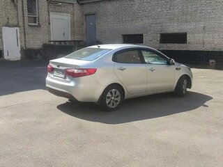 2014 Kia Rio III, серебристый, 750000 рублей, вид 4