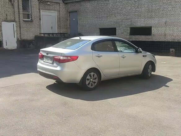 2014 Kia Rio III, серебристый, 750000 рублей - вид 3
