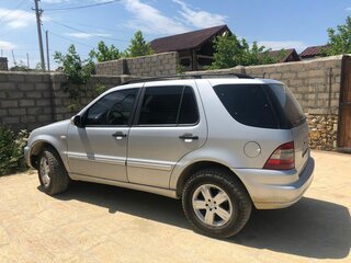 2000 Mercedes-Benz M-Класс 320 I (W163), серебристый, 740000 рублей, вид 3