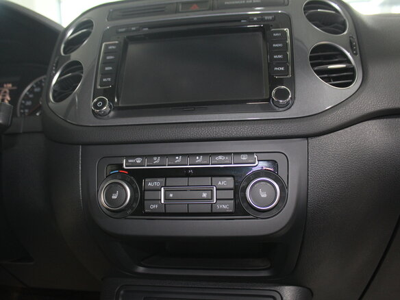 2014 Volkswagen Tiguan I Рестайлинг, чёрный, 1500000 рублей - вид 10