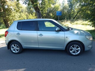 2011 Skoda Fabia II Рестайлинг, зелёный, 665000 рублей, вид 2