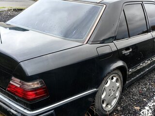1995 Mercedes-Benz E-Класс 500 I (W124), чёрный, 3300000 рублей, вид 5