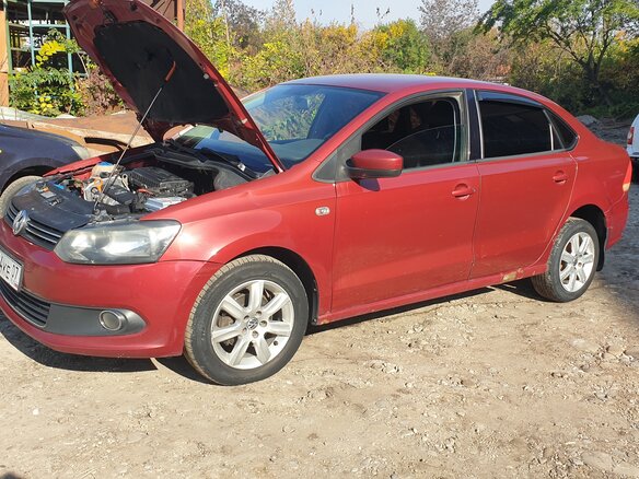 2011 Volkswagen Polo V, красный, 630000 рублей