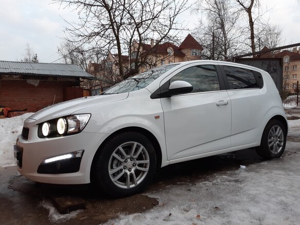 2013 Chevrolet Aveo II, белый - вид 3