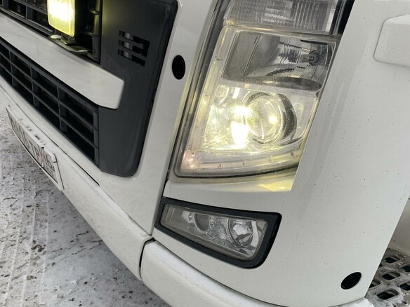 2010 Volvo FH, белый, 6700000 рублей - вид 6