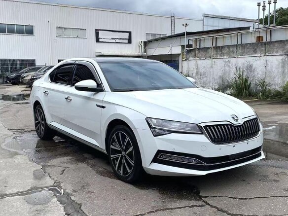 2022 Skoda Superb III Рестайлинг, белый, 2170000 рублей - вид 1