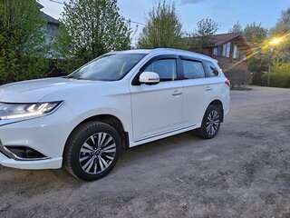2022 Mitsubishi Outlander III Рестайлинг 3, белый, 3100000 рублей, вид 2