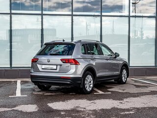 2017 Volkswagen Tiguan II, серебристый, 1990000 рублей, вид 2