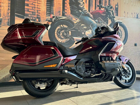 2025 Honda GL 1800 Gold Wing, красный, 4500000 рублей, вид 2