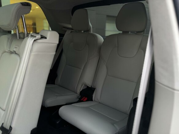2026 Volvo XC90 B5 II Рестайлинг 2, чёрный, 11100000 рублей - вид 13