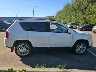 2013 Jeep Compass I Рестайлинг 2, белый, 1400000 рублей, вид 2