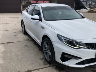 2018 Kia Optima IV Рестайлинг, белый, 1400000 рублей, вид 3
