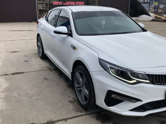 2018 Kia Optima IV Рестайлинг, белый, 1400000 рублей - вид 2