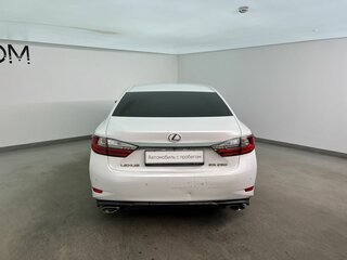 2016 Lexus ES 250 VI Рестайлинг, белый, 2500000 рублей, вид 4