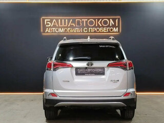 2017 Toyota RAV4 IV (XA40) Рестайлинг, серебристый, 2280000 рублей, вид 4