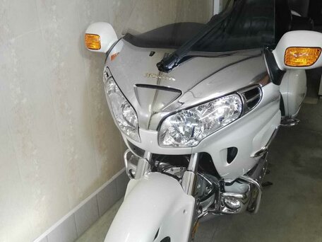 2003 Honda GL 1800 Gold Wing, серебристый, 1000000 рублей, вид 2