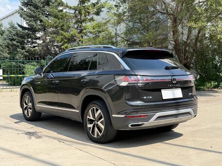 2023 Volkswagen Tayron I Рестайлинг, серый, 2477017 рублей, вид 4