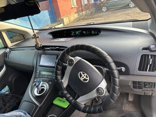 2010 Toyota Prius III (XW30), серебристый, 1200000 рублей, вид 5