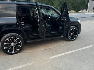 2016 Toyota Land Cruiser 200 Series Рестайлинг 2, чёрный, 6700000 рублей, вид 3