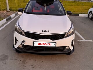 2021 Kia Rio IV Рестайлинг, белый, 1700000 рублей, вид 1