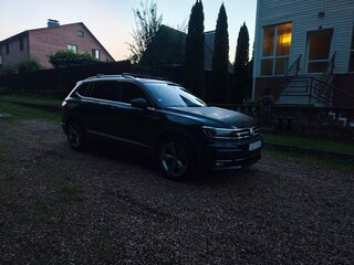 2019 Volkswagen Tiguan Allspace II, чёрный, 2600000 рублей, вид 3