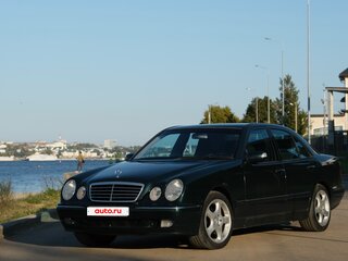 1999 Mercedes-Benz E-Класс 240 II (W210, S210) Рестайлинг, зелёный, 699000 рублей, вид 1