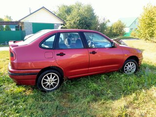 1996 Volkswagen Polo III, пурпурный, 60000 рублей, вид 3