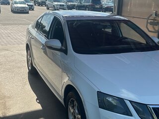 2018 Skoda Octavia III (A7) Рестайлинг, белый, 1500000 рублей, вид 3