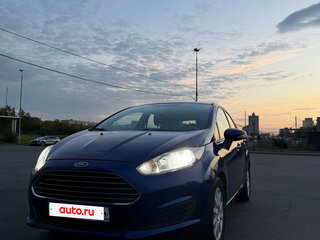 2016 Ford Fiesta Mk6 Рестайлинг, синий, 880000 рублей, вид 3