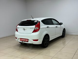 2012 Hyundai Solaris I, белый, 525000 рублей, вид 4