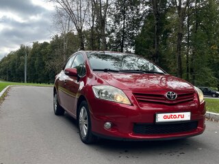 2011 Toyota Auris I Рестайлинг, красный, 1025000 рублей, вид 4