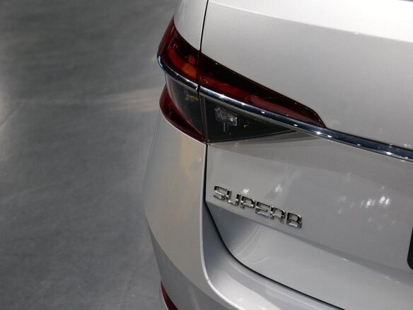 2022 Skoda Superb III Рестайлинг, серебристый - вид 12