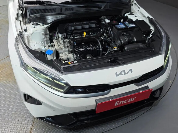 2021 Kia K3 II Рестайлинг, белый - вид 4