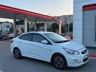 2014 Hyundai Solaris I, белый, 750000 рублей, вид 2