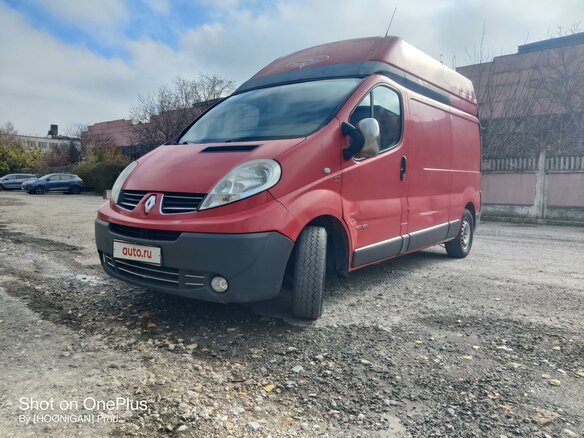 2010 Renault Trafic, красный, 990000 рублей