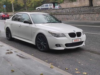 2009 BMW 5 серии 535i V (E60/E61) Рестайлинг, белый, 1500000 рублей, вид 5