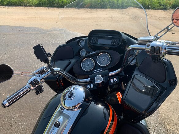 2011 Harley-Davidson CVO Road Glide, бежевый, 2000000 рублей - вид 5