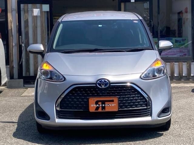 Открыть фотографии: Toyota Sienta II Рестайлинг