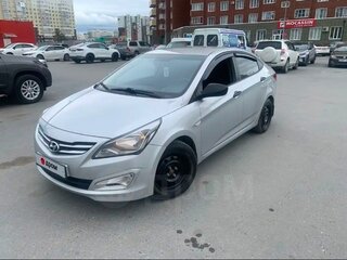 2015 Hyundai Solaris I Рестайлинг, серебристый, 810000 рублей, вид 2