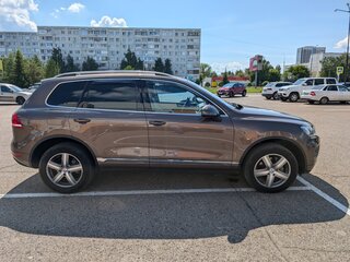 2012 Volkswagen Touareg II, коричневый, 1990000 рублей, вид 4