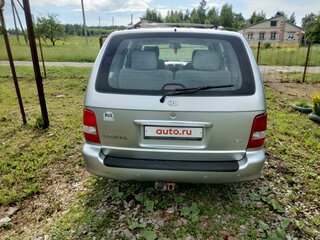 2004 Kia Carnival I Рестайлинг, серебристый, 330000 рублей, вид 3