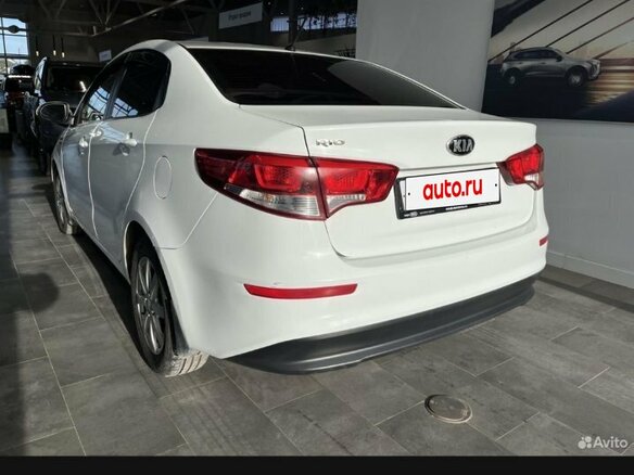 2015 Kia Rio III Рестайлинг, белый, 1050000 рублей - вид 2