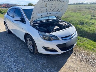 2013 Opel Astra J Рестайлинг, белый, 700000 рублей, вид 2
