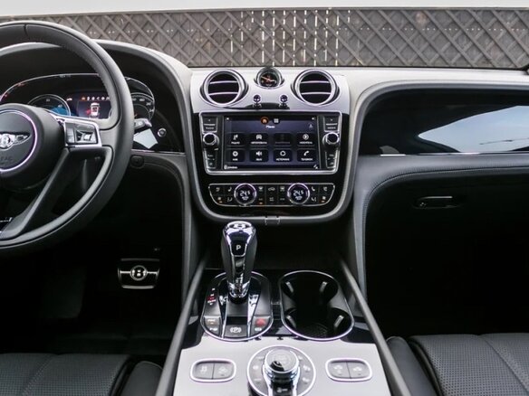 2017 Bentley Bentayga I, белый, 10900000 рублей - вид 2
