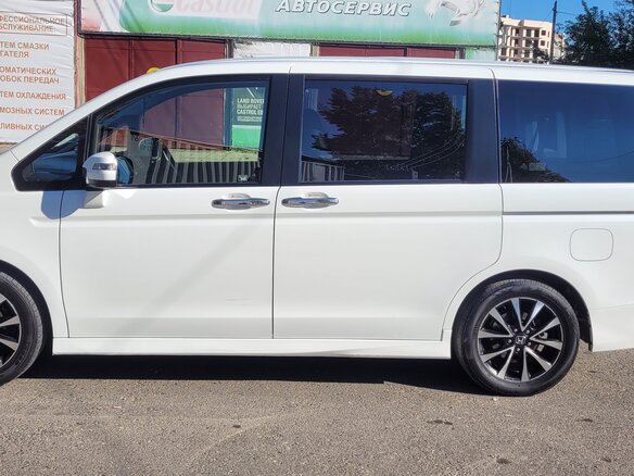 2013 Honda Stepwgn IV Рестайлинг, белый, 2150000 рублей - вид 8